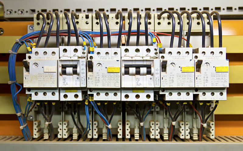 Instalação e Manutenção Elétrica Jacarezinho - Instalação Elétrica Residencial